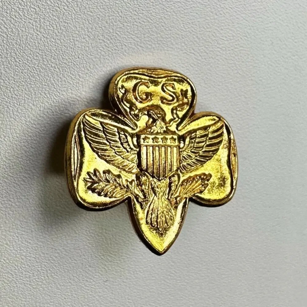 Vintage Girl Scouts Gold Tone Pin Eagle Design Fraternal Collectible Lapel Badge